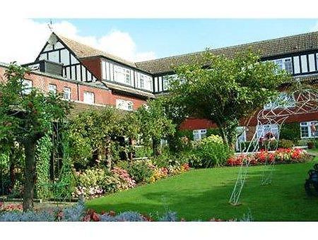 The Royal Chace Hotel Enfield Exterior photo