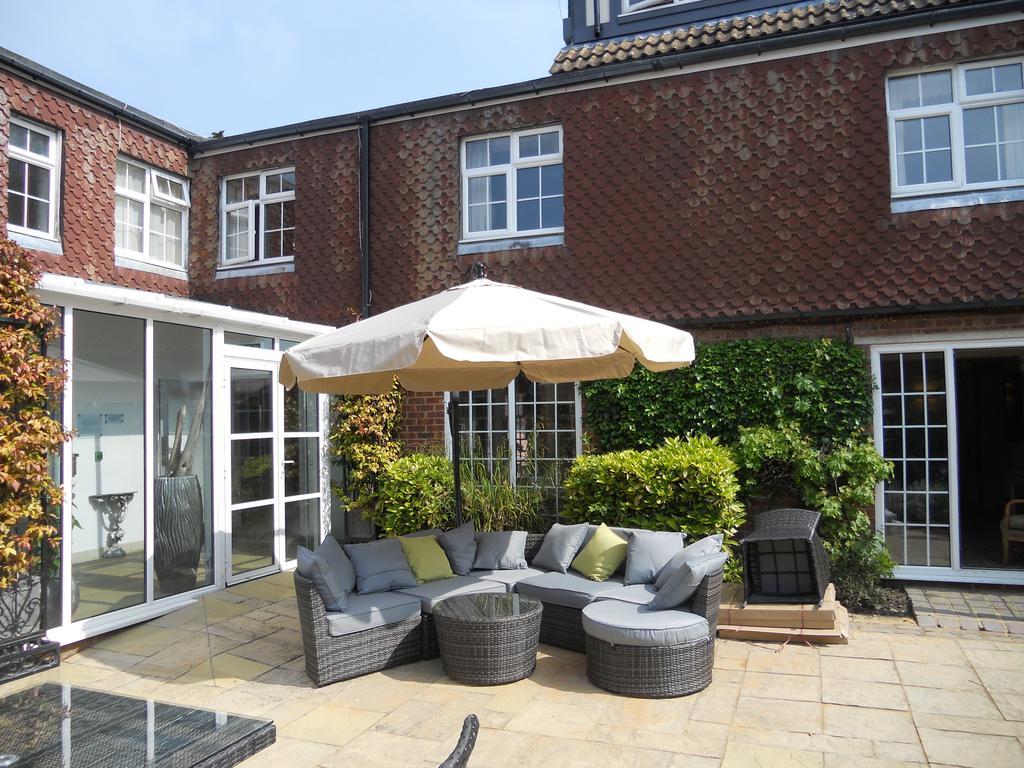 The Royal Chace Hotel Enfield Exterior photo