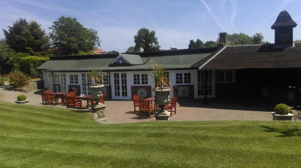 The Royal Chace Hotel Enfield Exterior photo